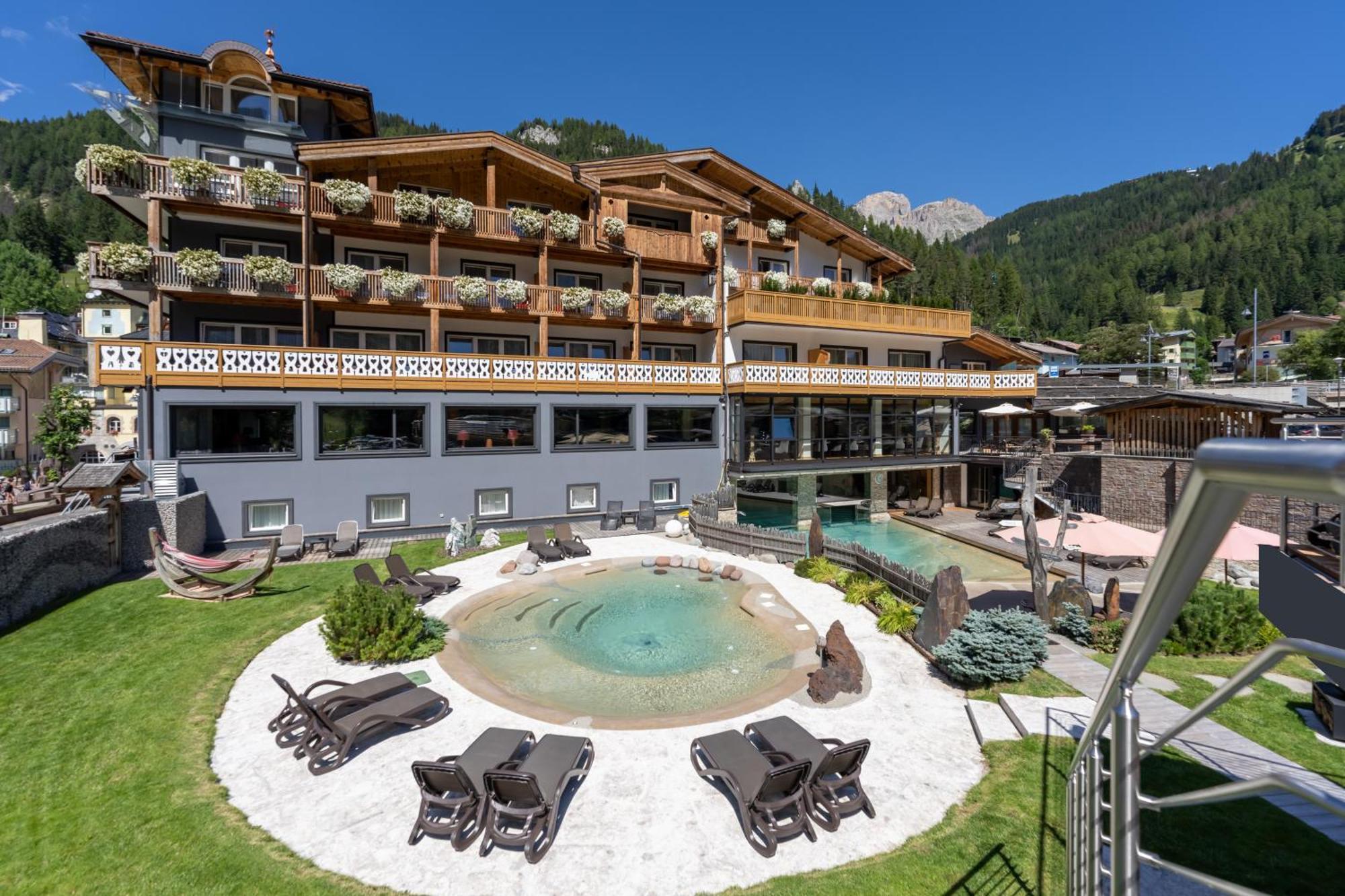 Croce Bianca Leisure & Spa Hotel Canazei Exteriér fotografie
