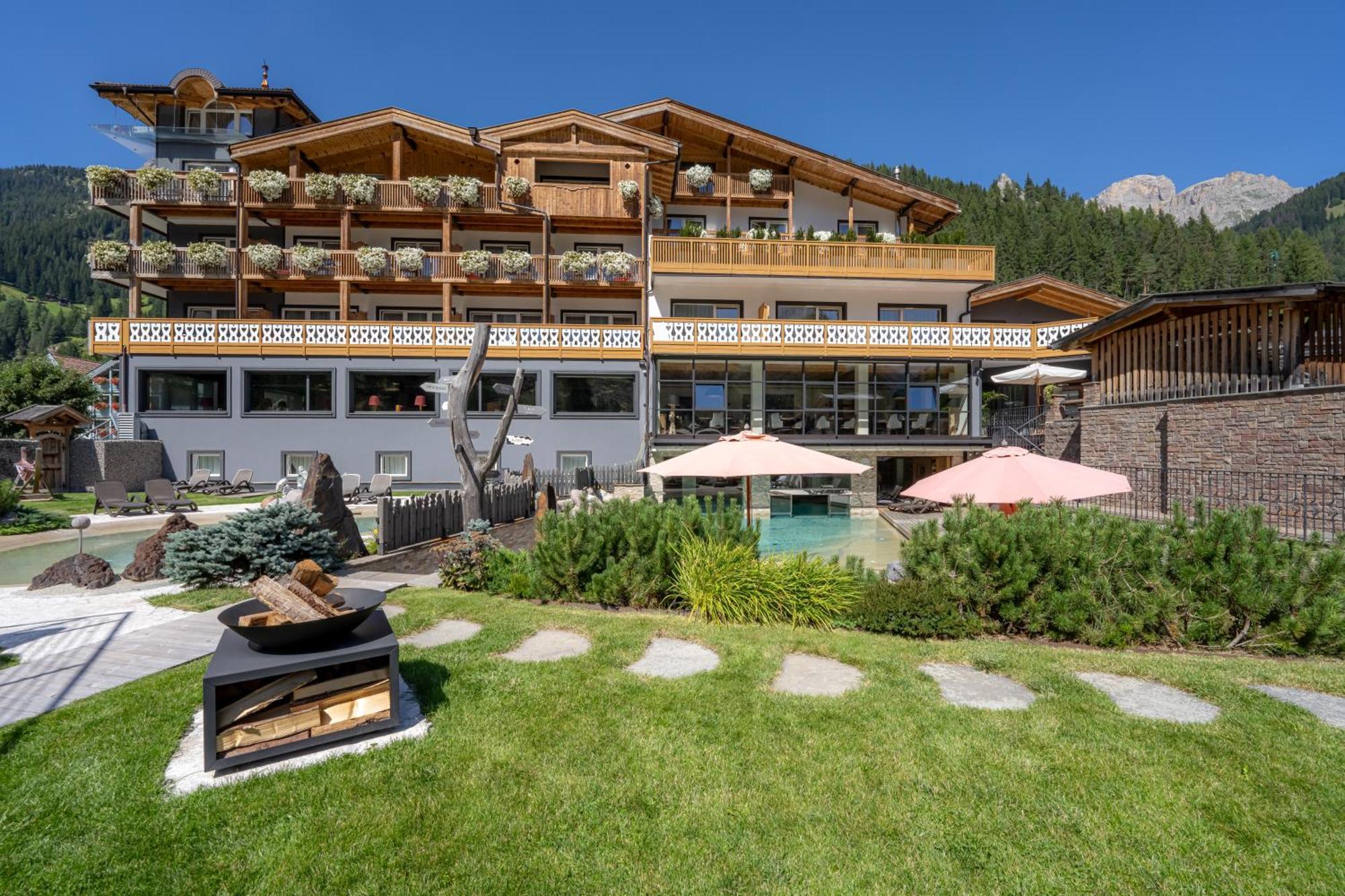 Croce Bianca Leisure & Spa Hotel Canazei Exteriér fotografie